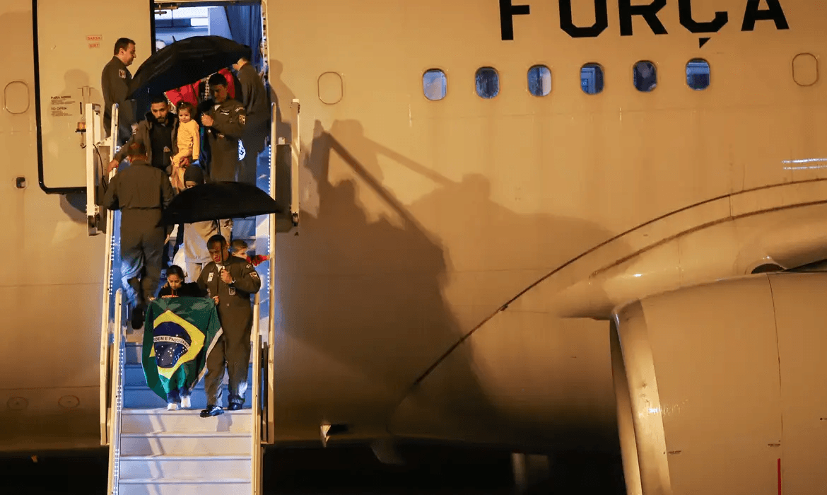 Mais um grupo de repatriados de Gaza chega ao Brasil