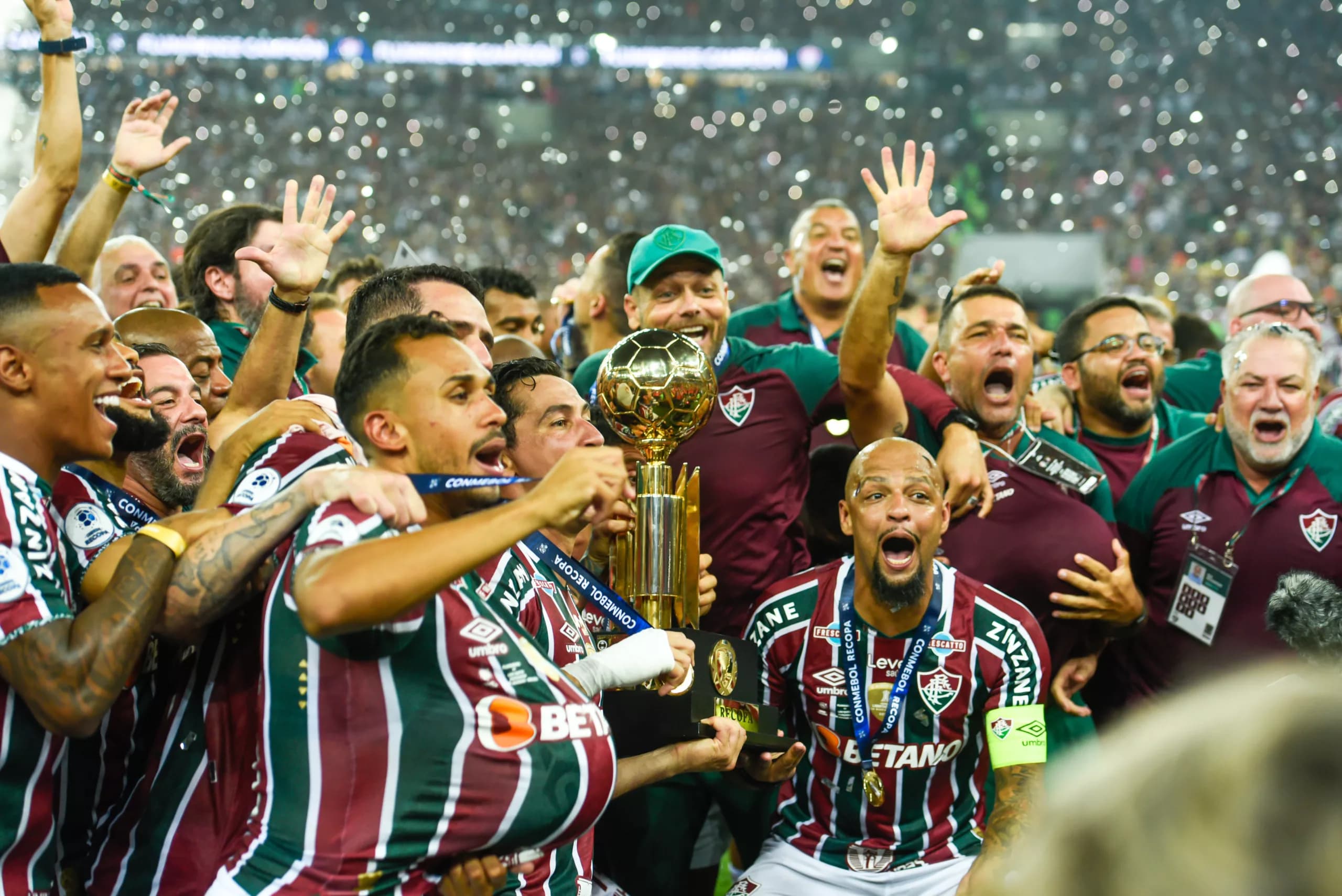 Fluminense vence a LDU em jogo dramático e conquista a Recopa Sul-Americana no Maracanã