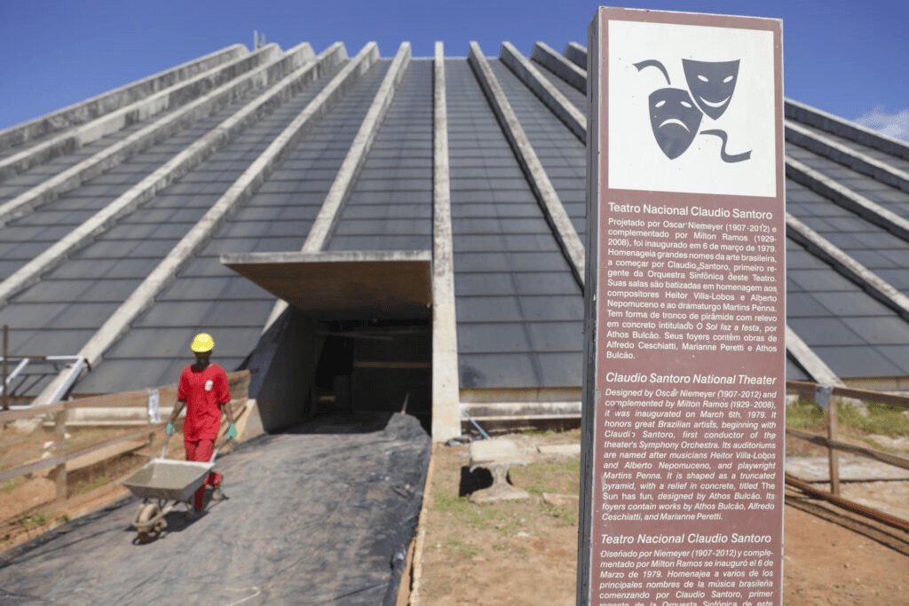 Sala Martins Pena já tem mais de 50% das obras concluídas