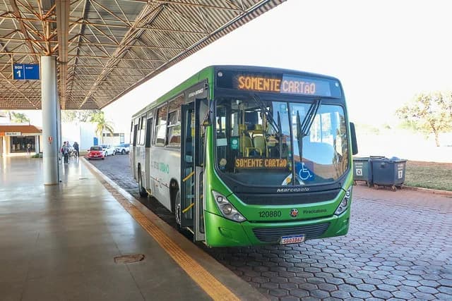 Já está valendo! Ônibus deixam de receber pagamento em dinheiro