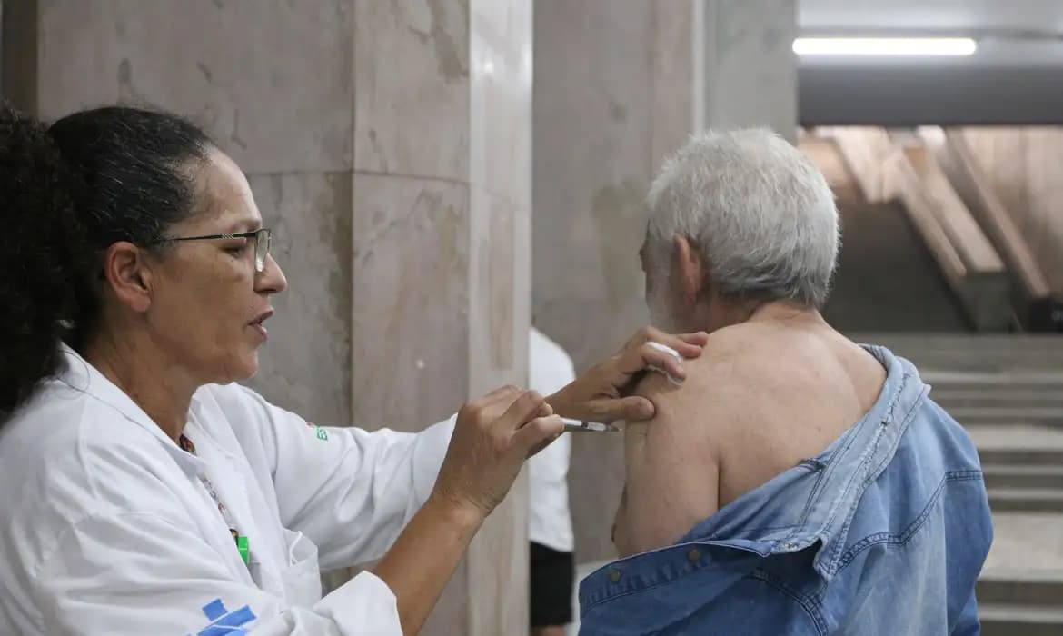 Aumento de Casos de COVID-19 no Brasil: Alerta da Fiocruz e Recomendações