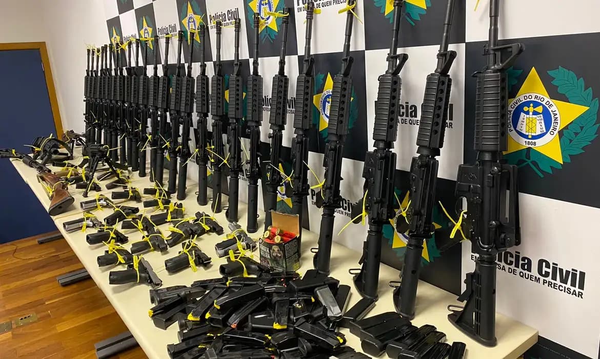 PM do Rio bate recorde de apreensão de fuzis e fortalece a segurança pública