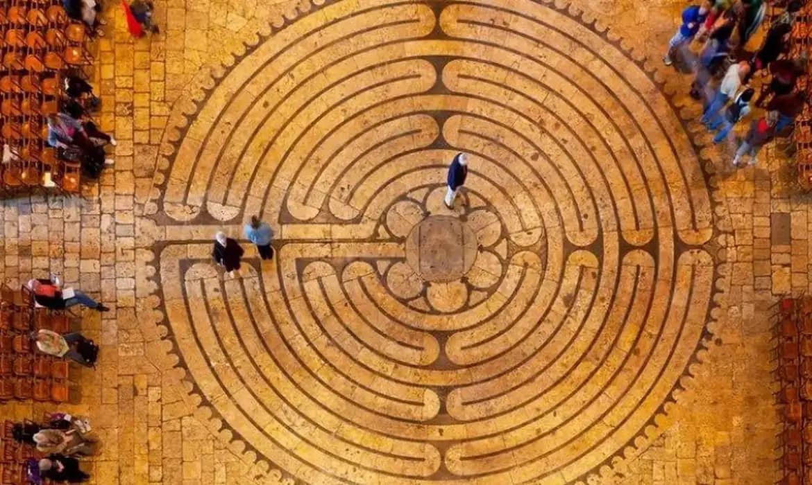 Convento histórico em São Paulo recebe exposição inédita com 60 artistas