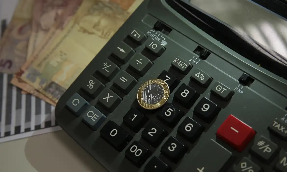 Previsão da inflação aumenta para 4,55% e teto da meta é ultrapassado