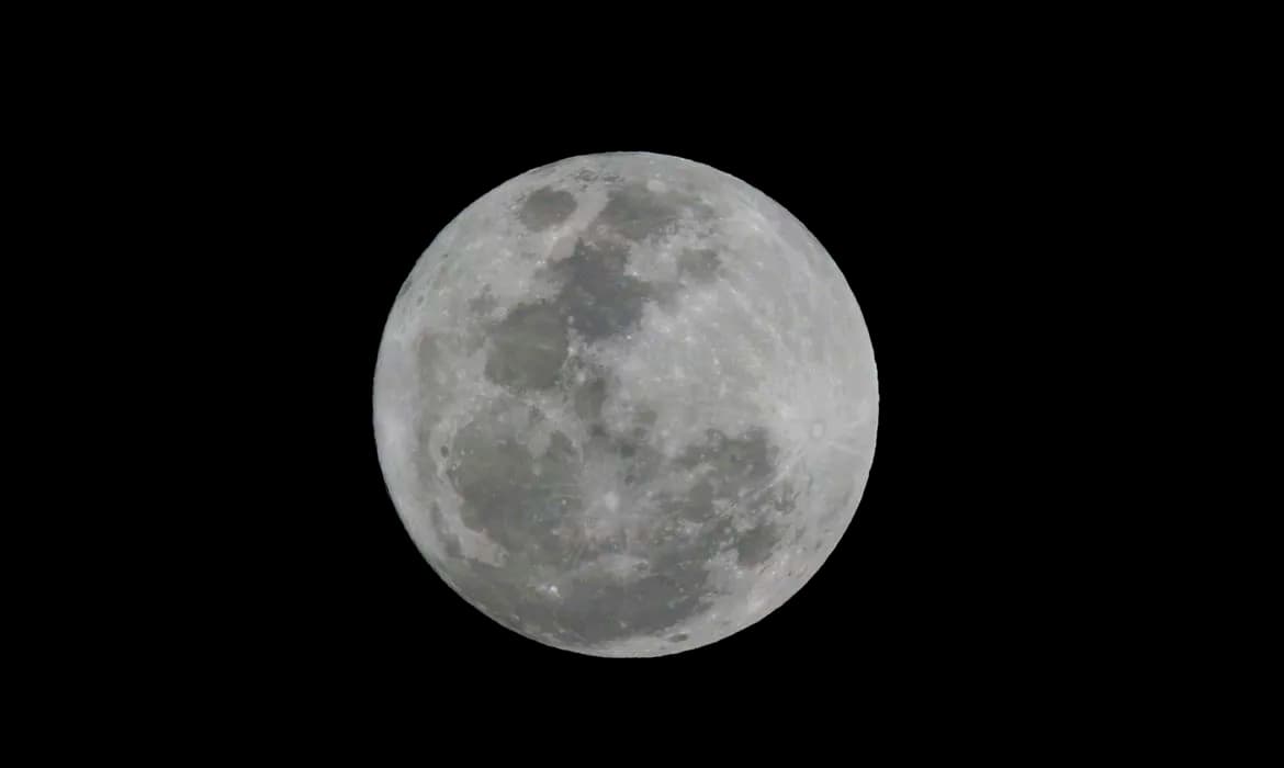Maior superlua do ano ilumina o céu nesta quinta-feira