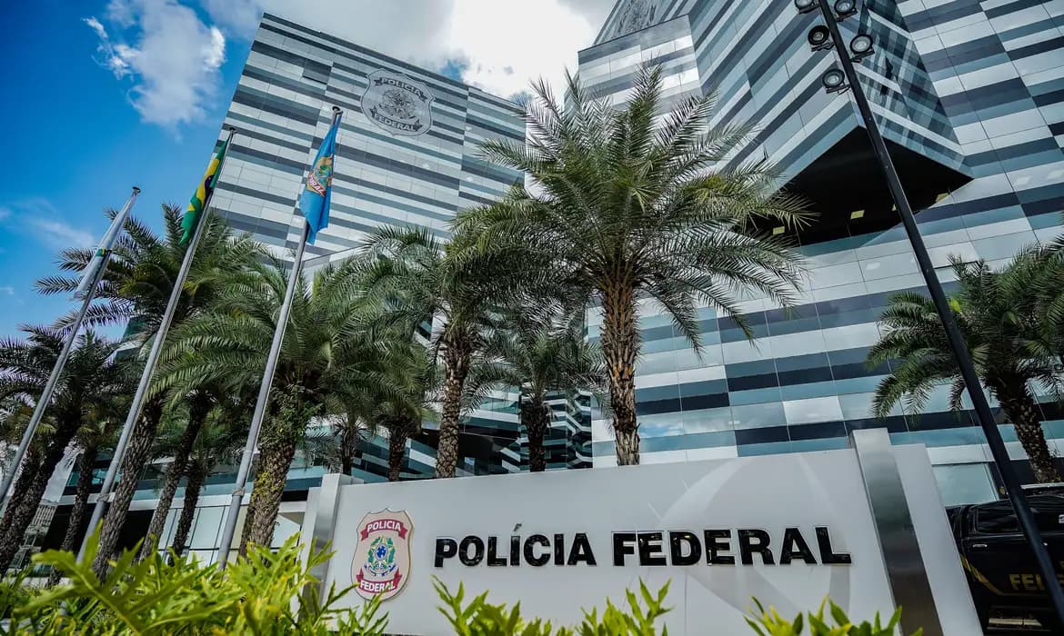 Polícia Federal desarticula esquema de lavagem de dinheiro com ação internacional