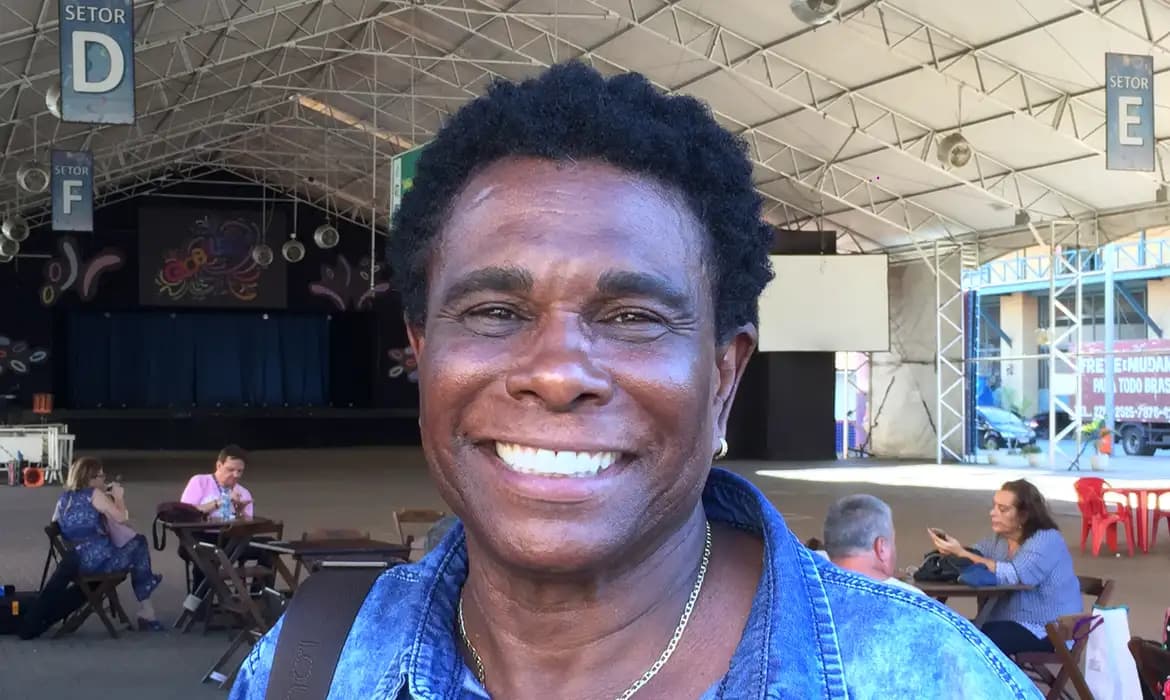 Neguinho da Beija-Flor anuncia despedida após 50 anos de Carnaval