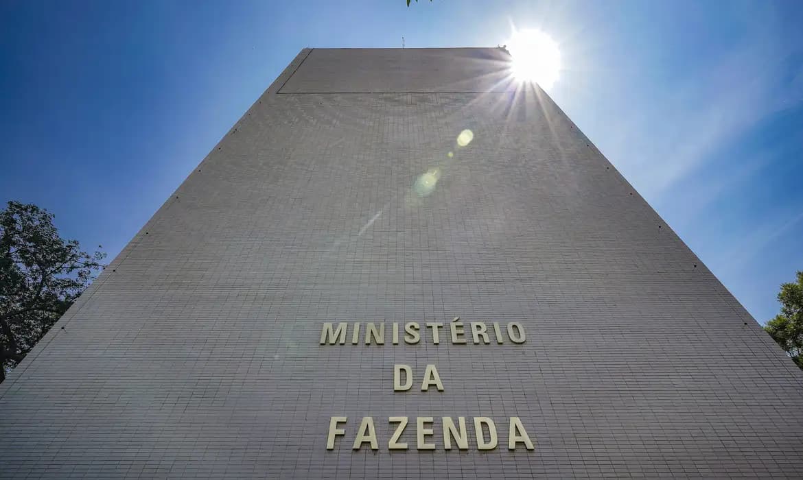 Governo apresenta pacote de corte de gastos a Ministérios nesta terça-feira