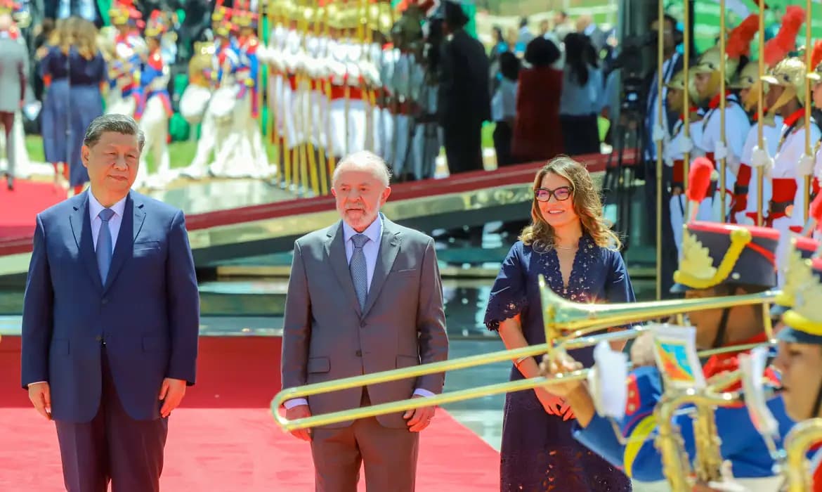 Lula e Xi Jinping reforçam laços estratégicos e comerciais em visita ao Brasil