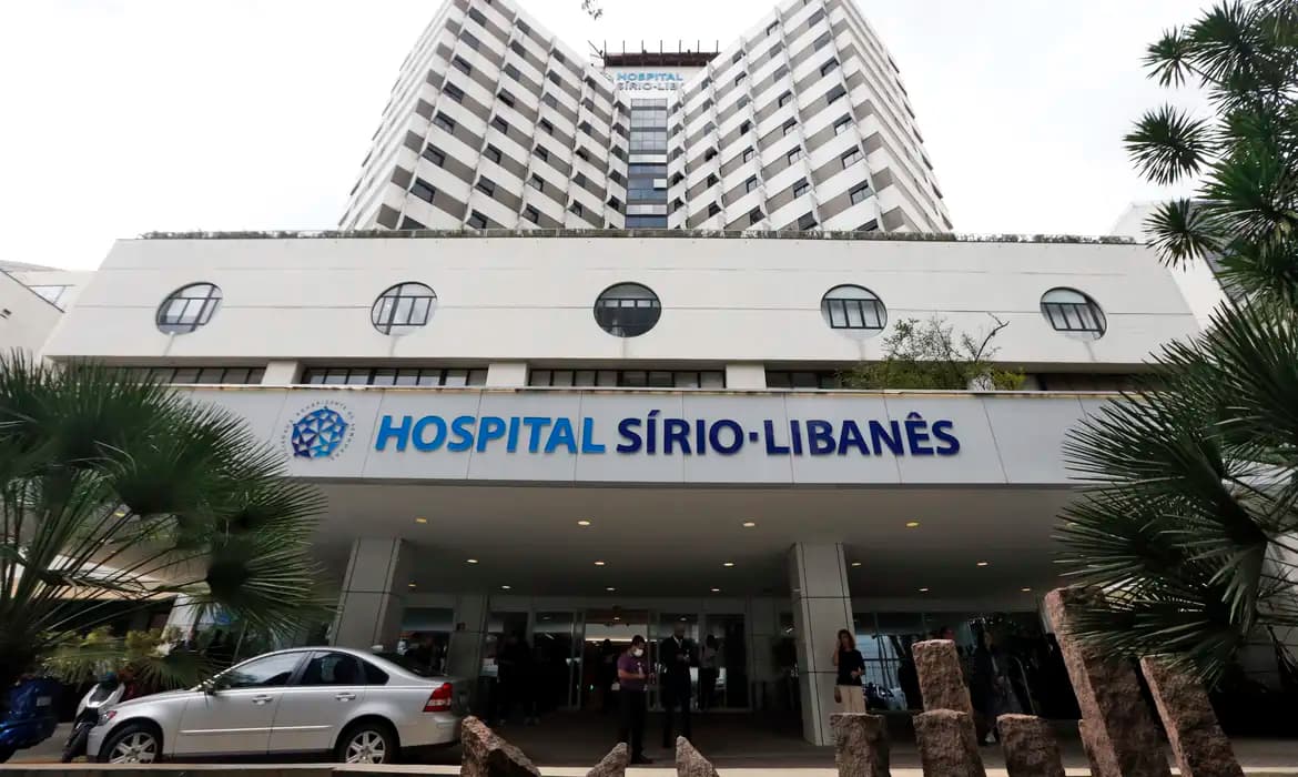 Lula se recupera após cirurgia bem-sucedida para drenagem de hematoma