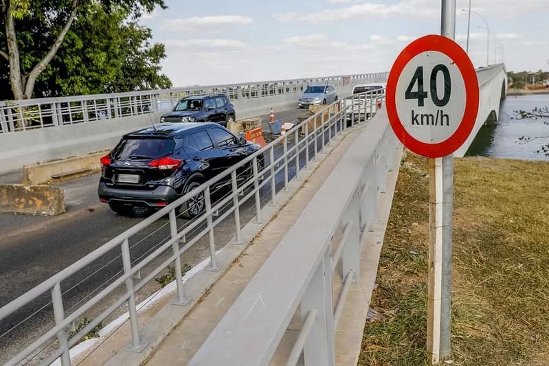 GDF intensifica instalação de placas de trânsito em três regiões administrativas