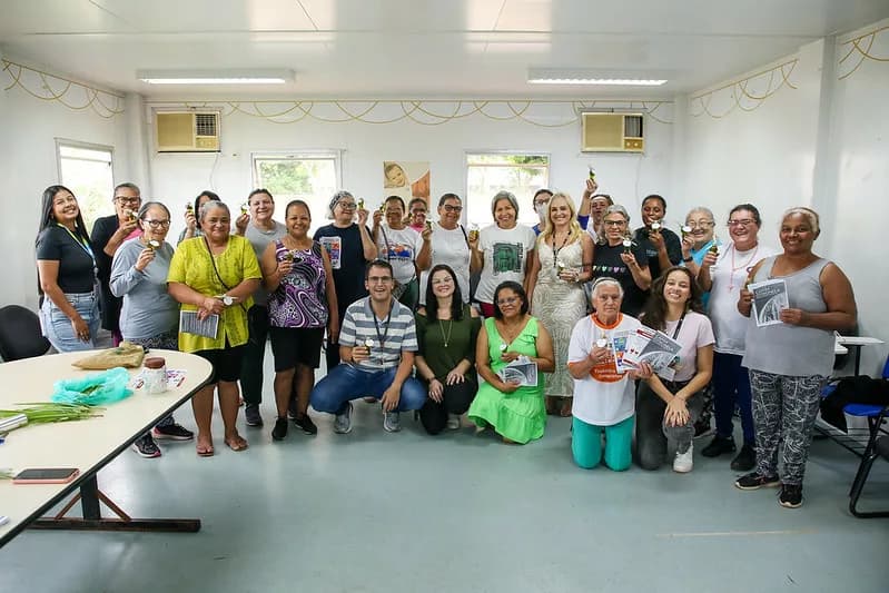 Oficina ensina moradores do Recanto das Emas a criar difusores de citronela para combater a dengue