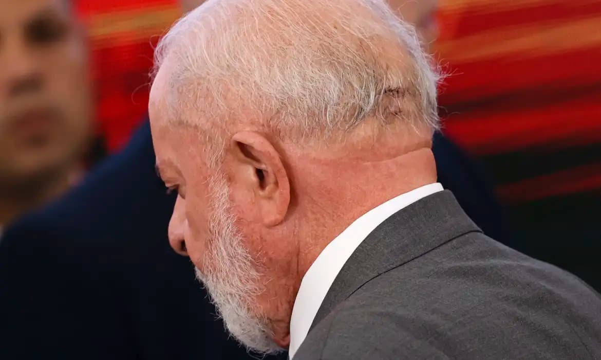 Médico descarta sequelas após cirurgia de Lula e confirma função cerebral intacta