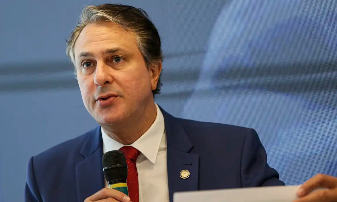 Enem 2024: Doze redações nota mil e avanços na educação brasileira