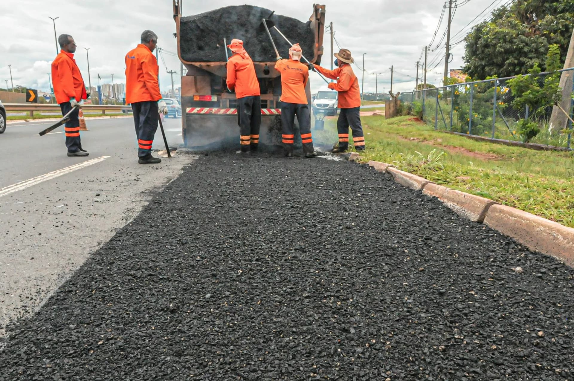 Uso de CBUQ melhora durabilidade do asfalto e transforma vias públicas do DF