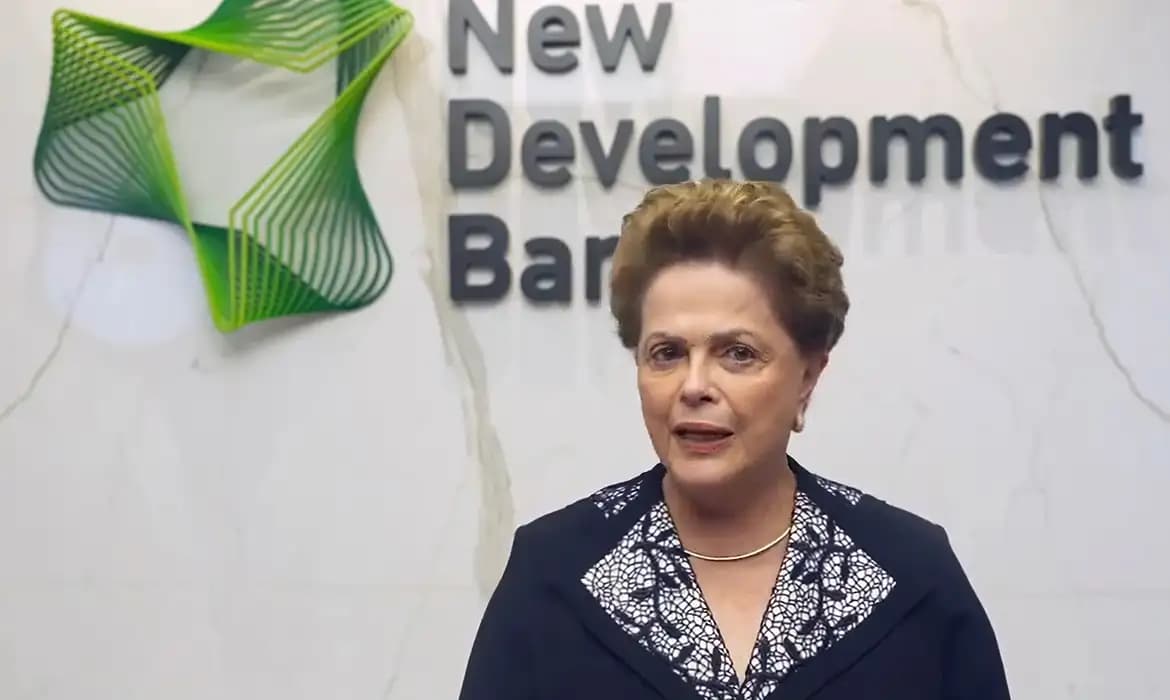 Dilma Rousseff é internada com neurite vestibular e responde bem ao tratamento
