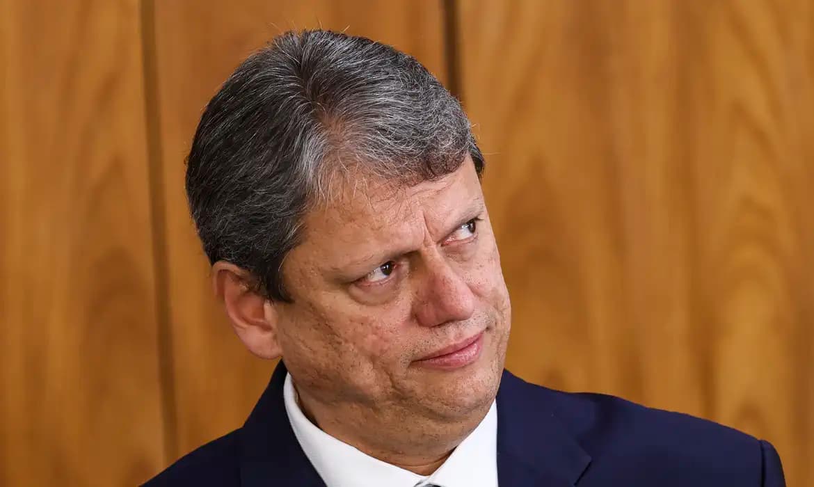Justiça Eleitoral absolve Tarcísio de Freitas e Ricardo Nunes de acusações eleitorais