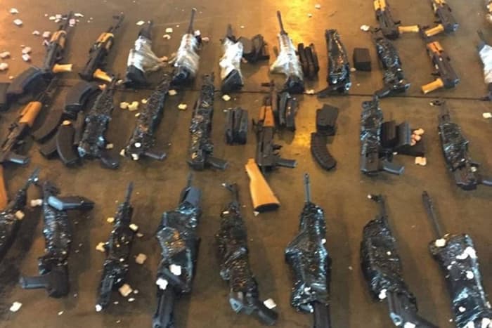 Polícia Federal desarticula esquema de armas milionário ligado ao Comando Vermelho