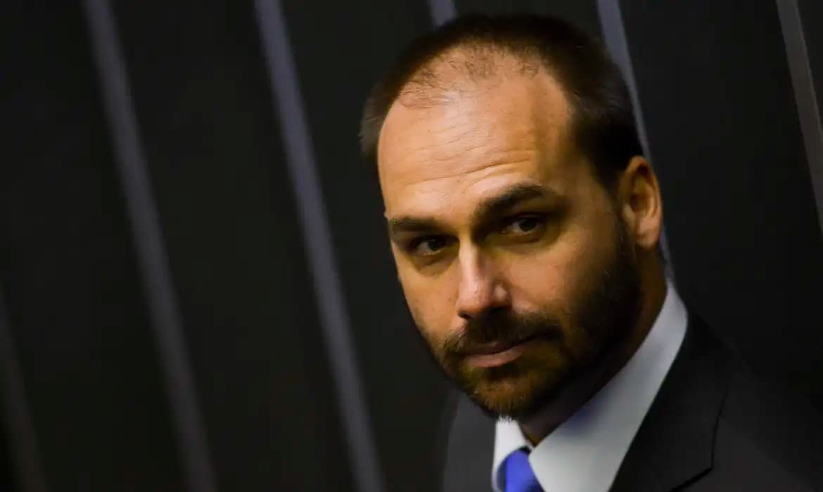Eduardo Bolsonaro intensifica articulação nos EUA para pressionar autoridades brasileiras