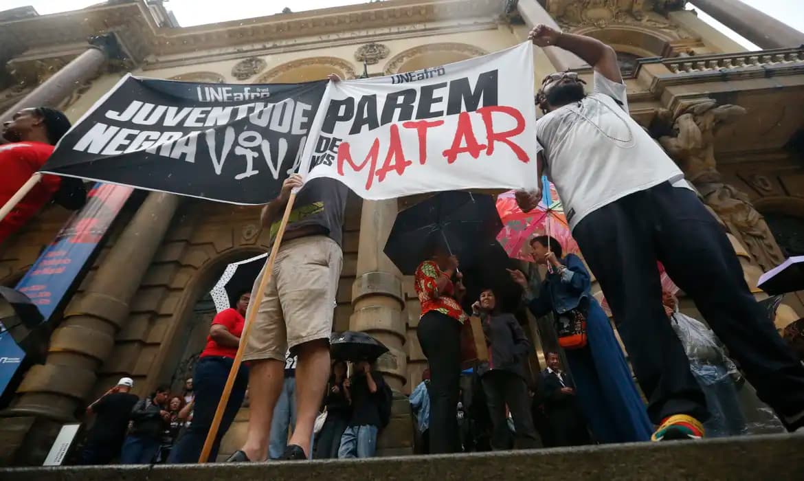 Negros seguem como principais vítimas de homicídio no Brasil, revela Atlas da Violência 2025