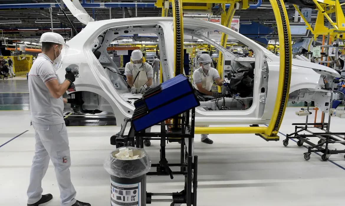Confiança industrial sobe em maio, mas pessimismo persiste
