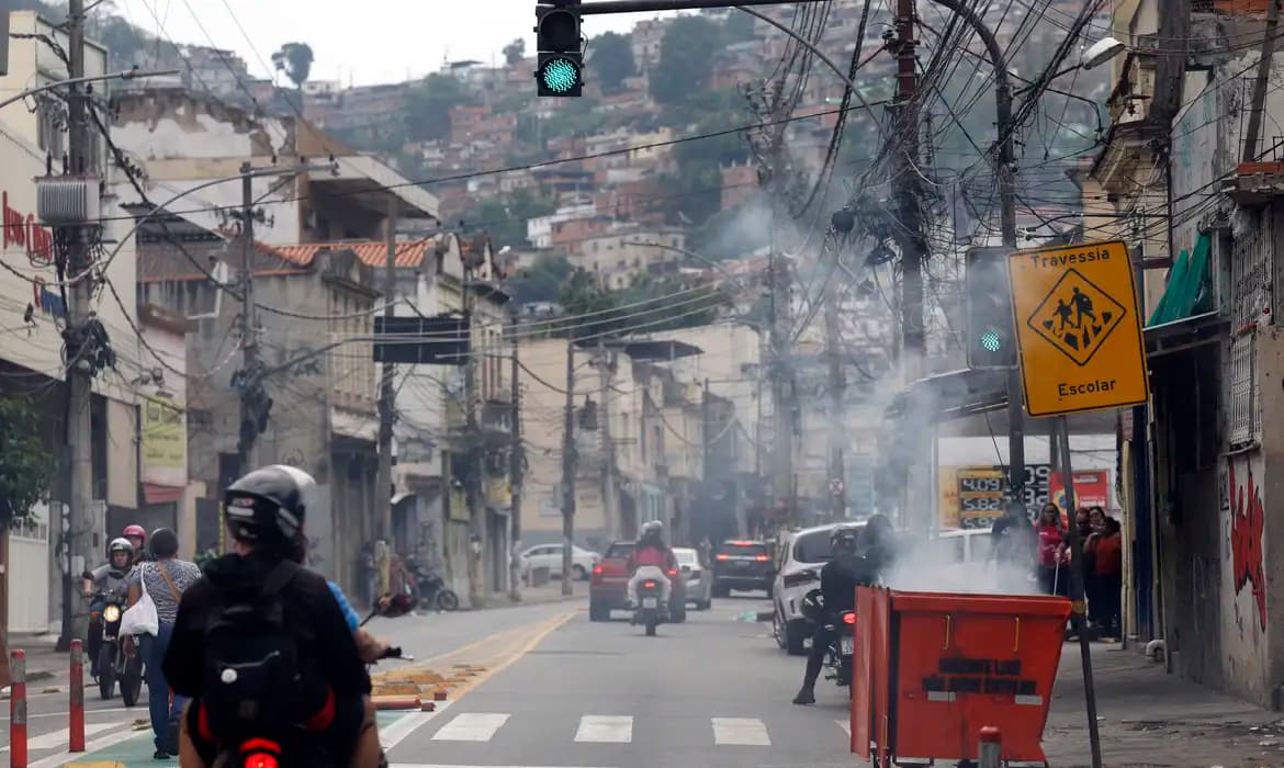 Rio entra em estágio 2 de atenção por megaoperação com 60 mortos e vias interditadas