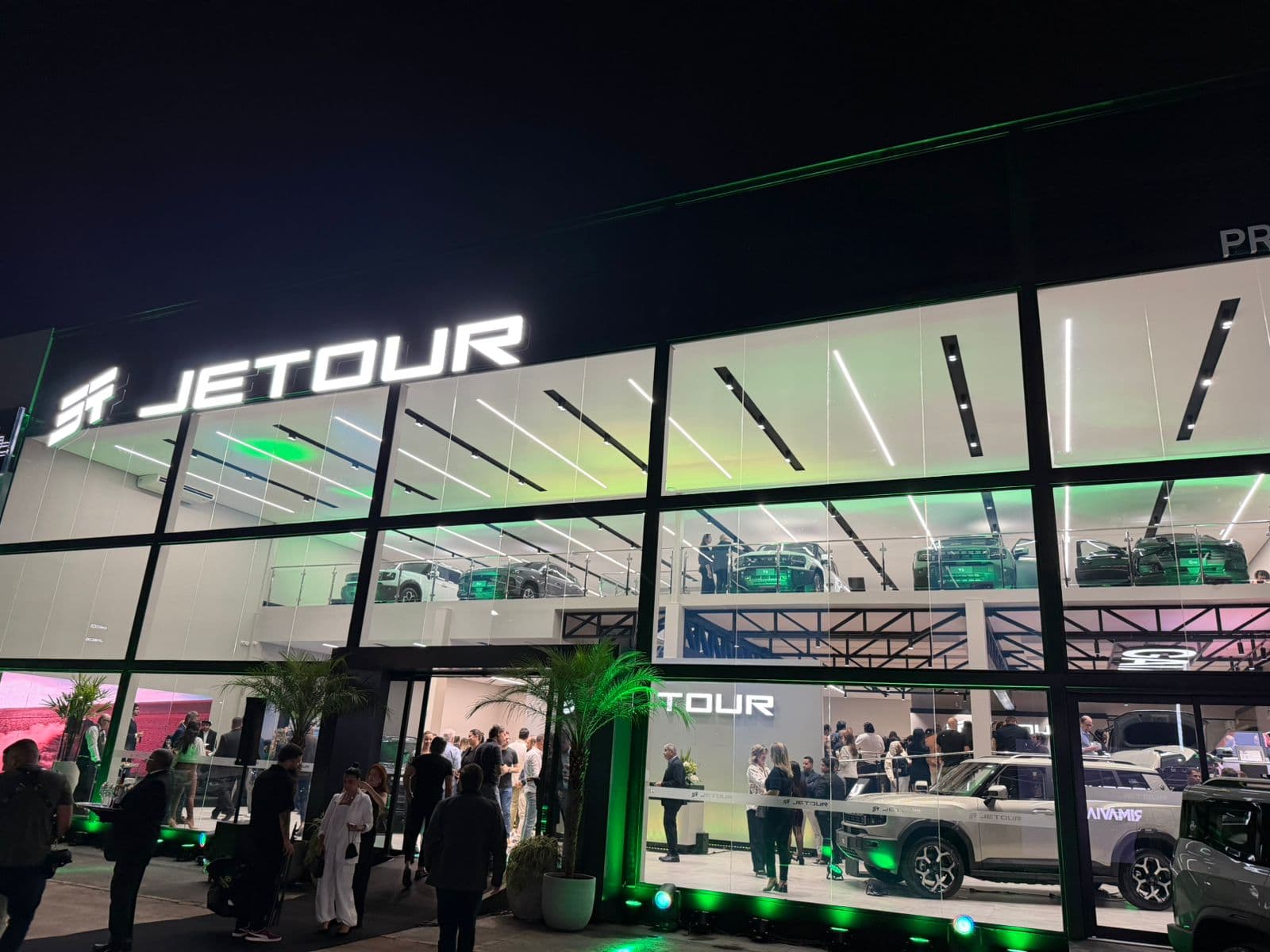 Grupo PRIMAVIA lança Jetour em Brasília e reforça mercado de SUVs híbridos
