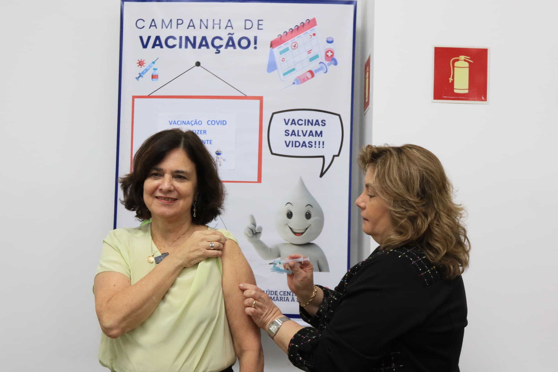 Dia de vacinação na sede da Secretaria de Saúde imuniza 1.055 pessoas