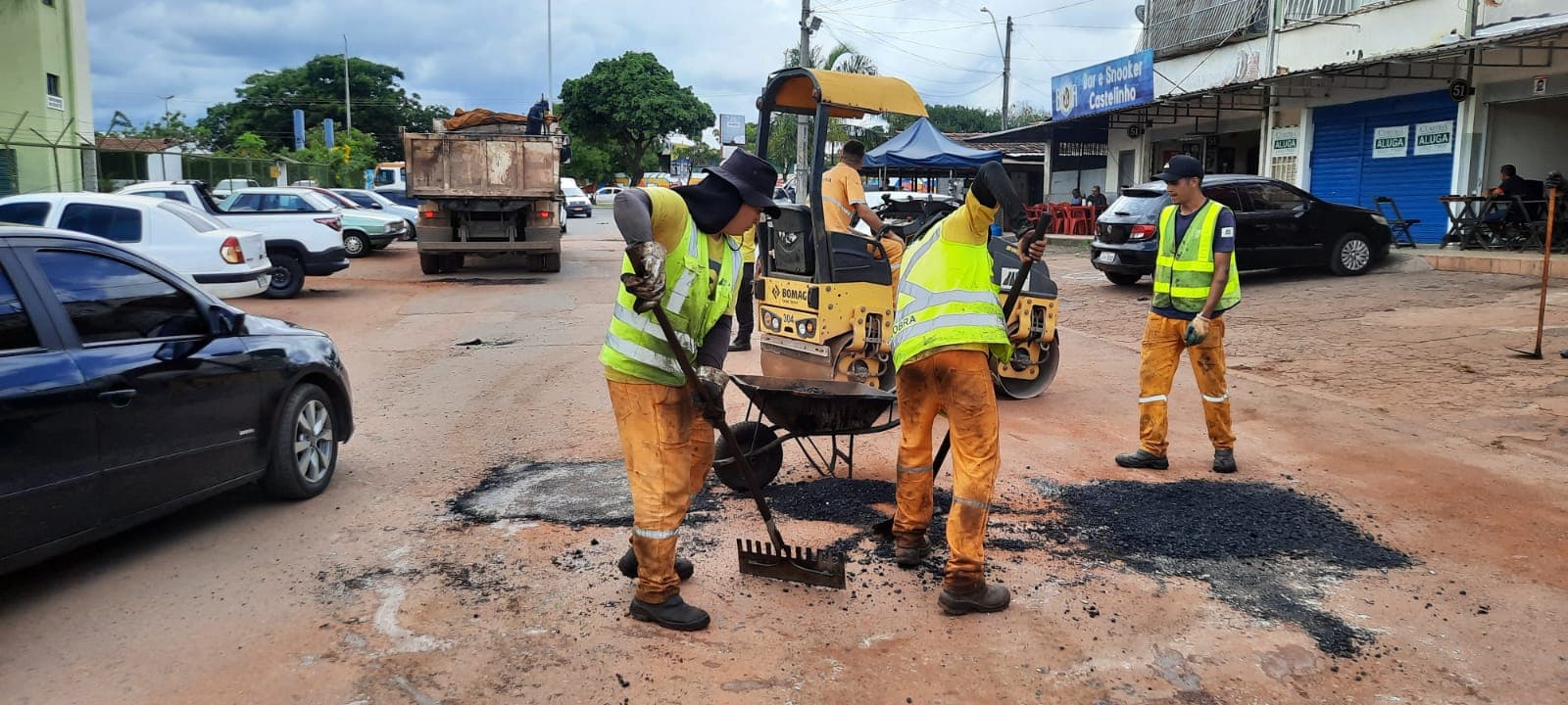 Mutirão para tapar buracos em Taguatinga
