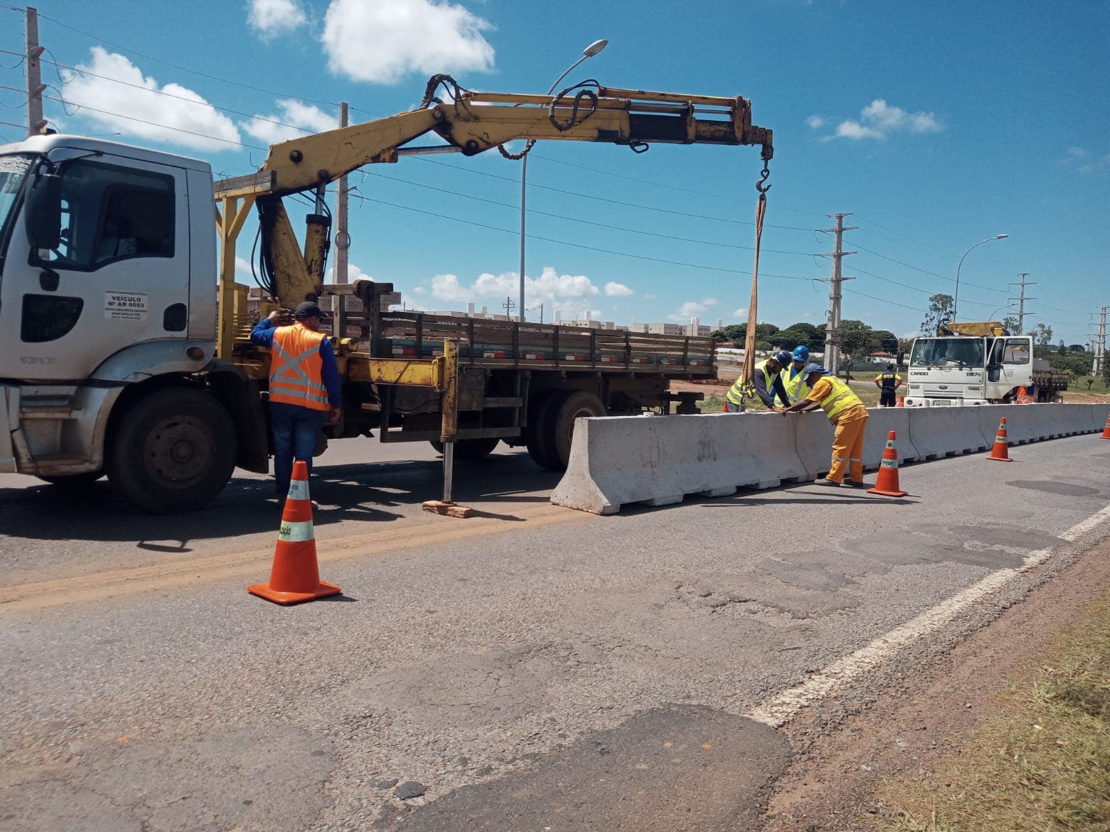 Instalados 600 metros de barreiras de concreto em frente ao Itapoã Parque