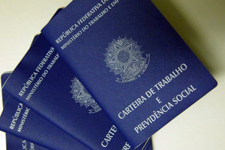 É sexta-feira! Dia de arrumar emprego e mudar de vida