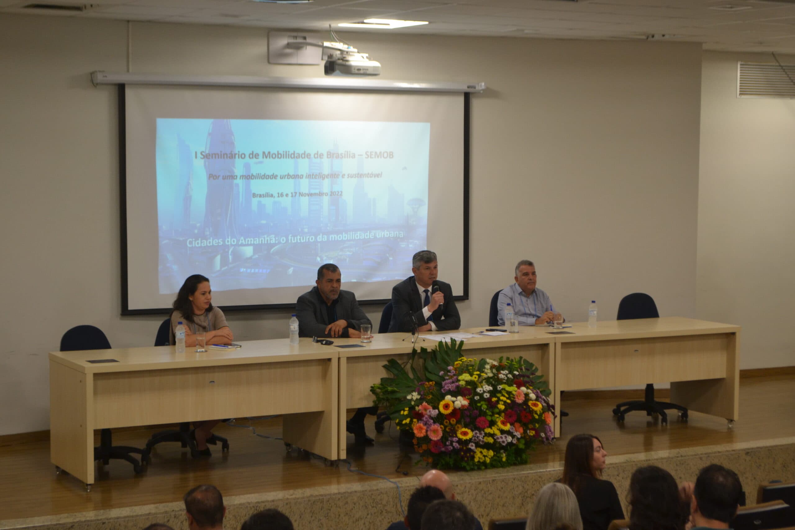 Futuro da mobilidade urbana do DF em debate