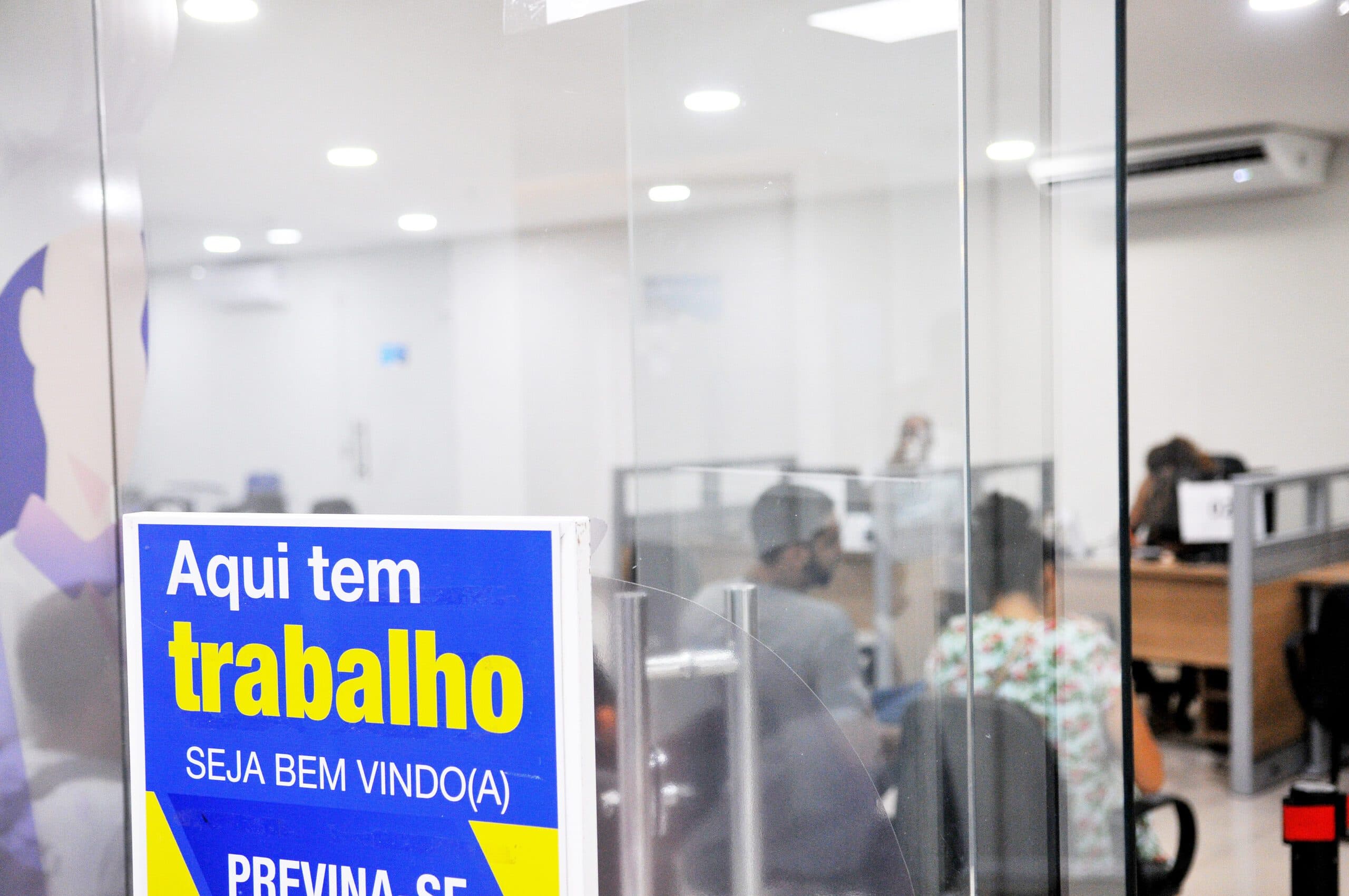 Agências do trabalhador oferecem 272 postos de serviços nesta segunda