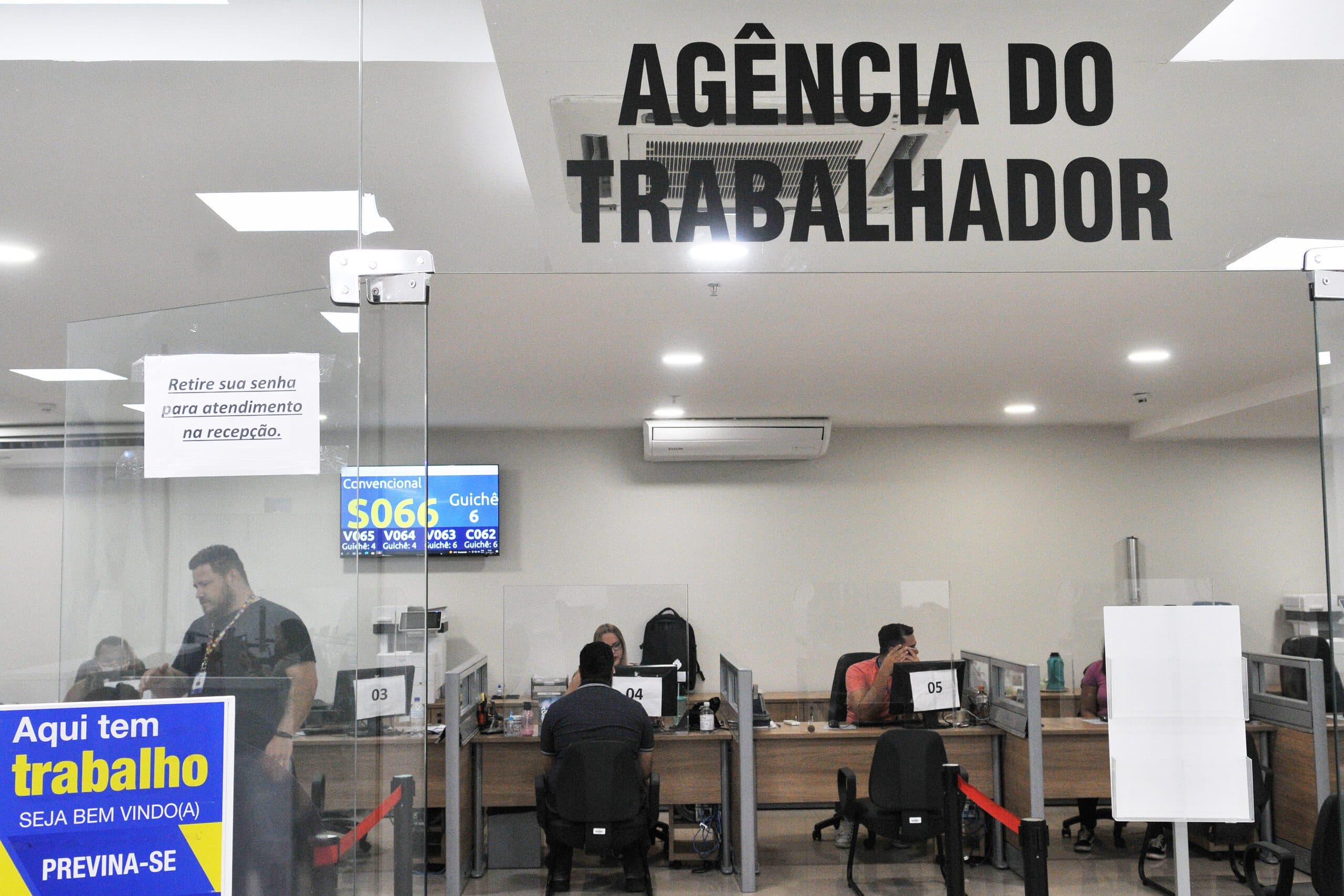 Semana termina com 50 oportunidades de emprego e salários de até R$ 2.700