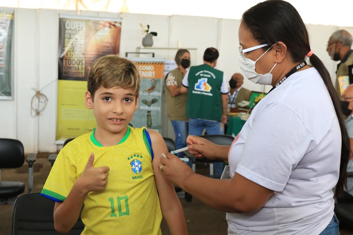 Ações educativas e de vacinação atendem mais de 1.300 pessoas no sábado