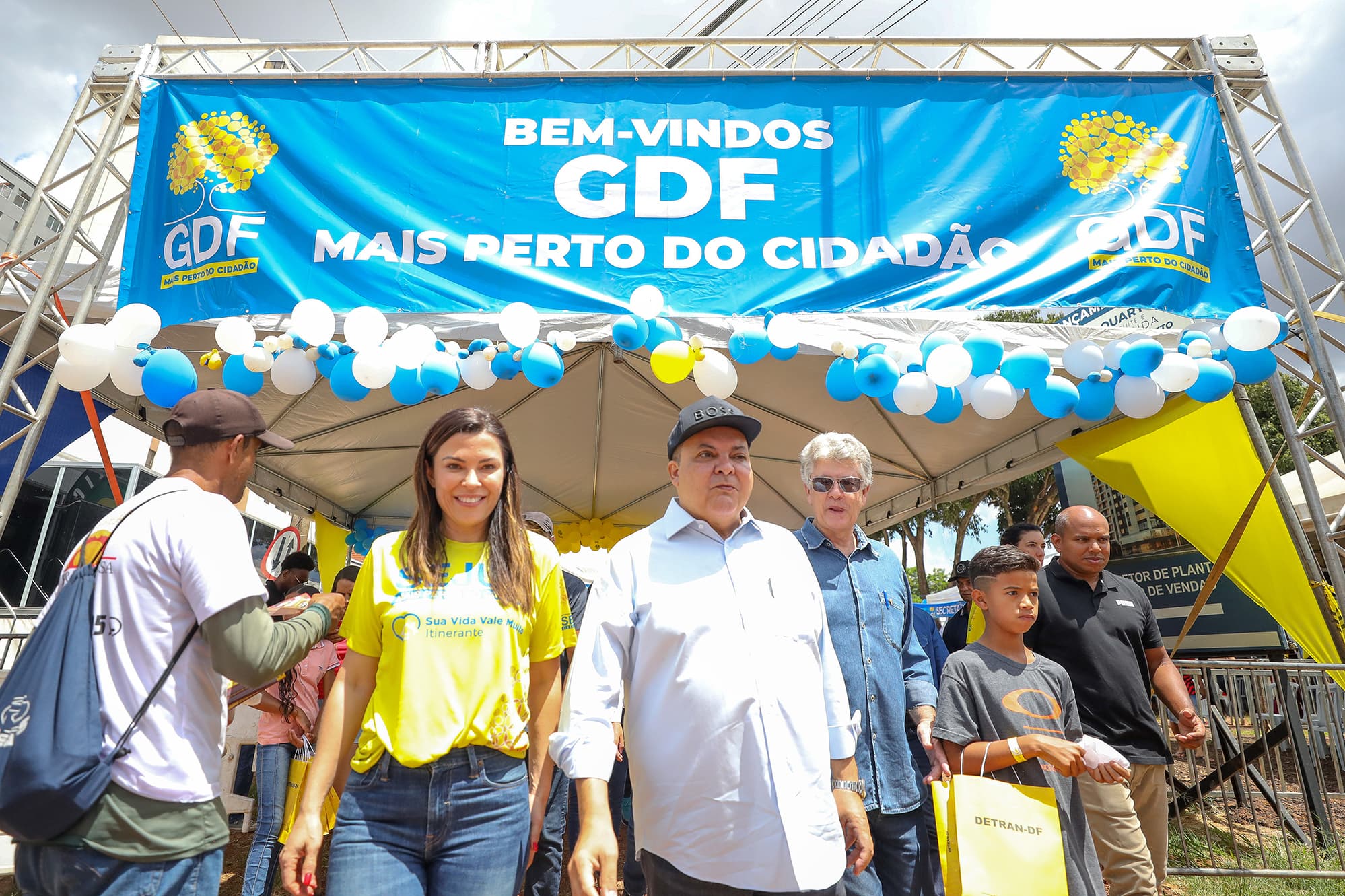Governador anuncia obras em Ceilândia durante visita à cidade