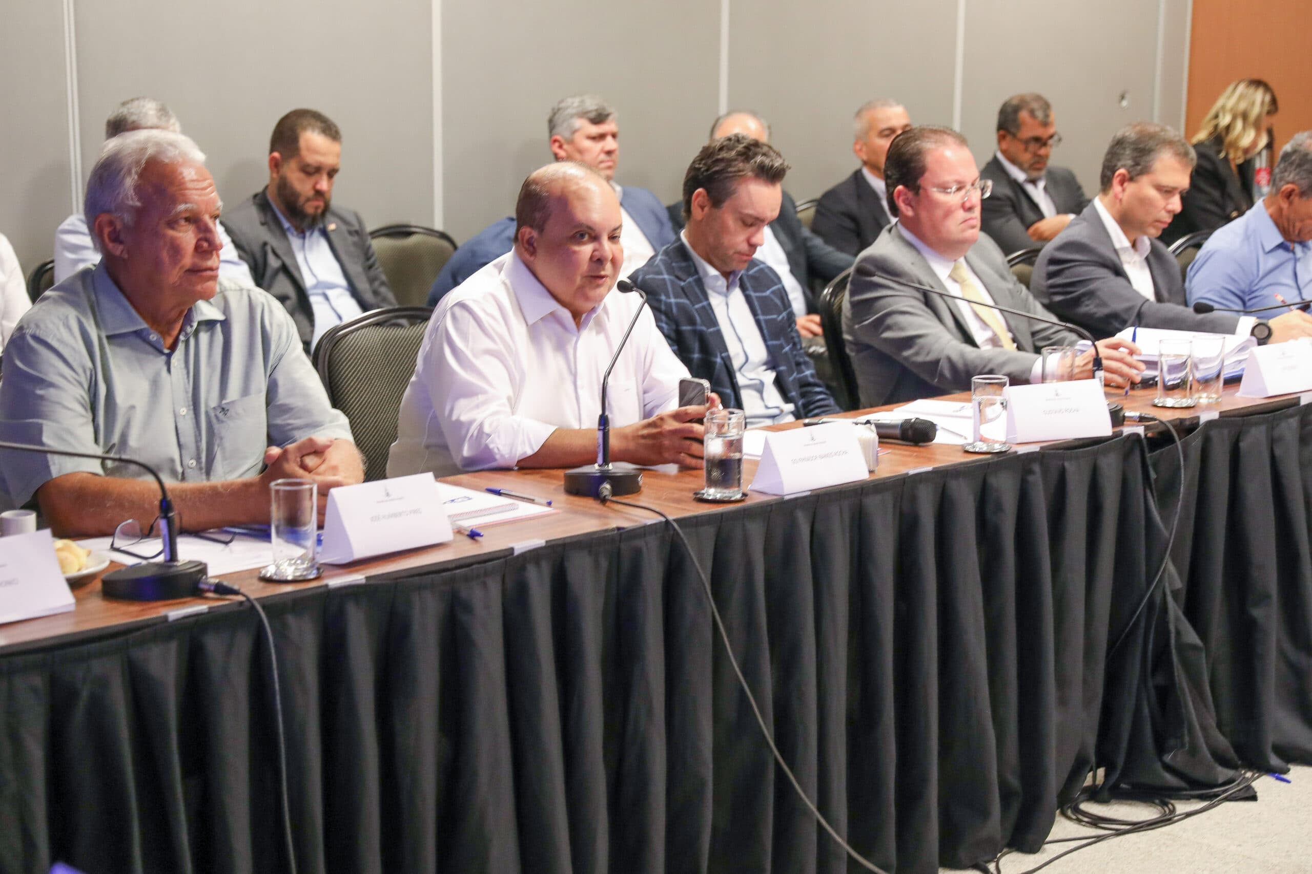 Transição apresenta resultados de 14 áreas ao governador Ibaneis Rocha