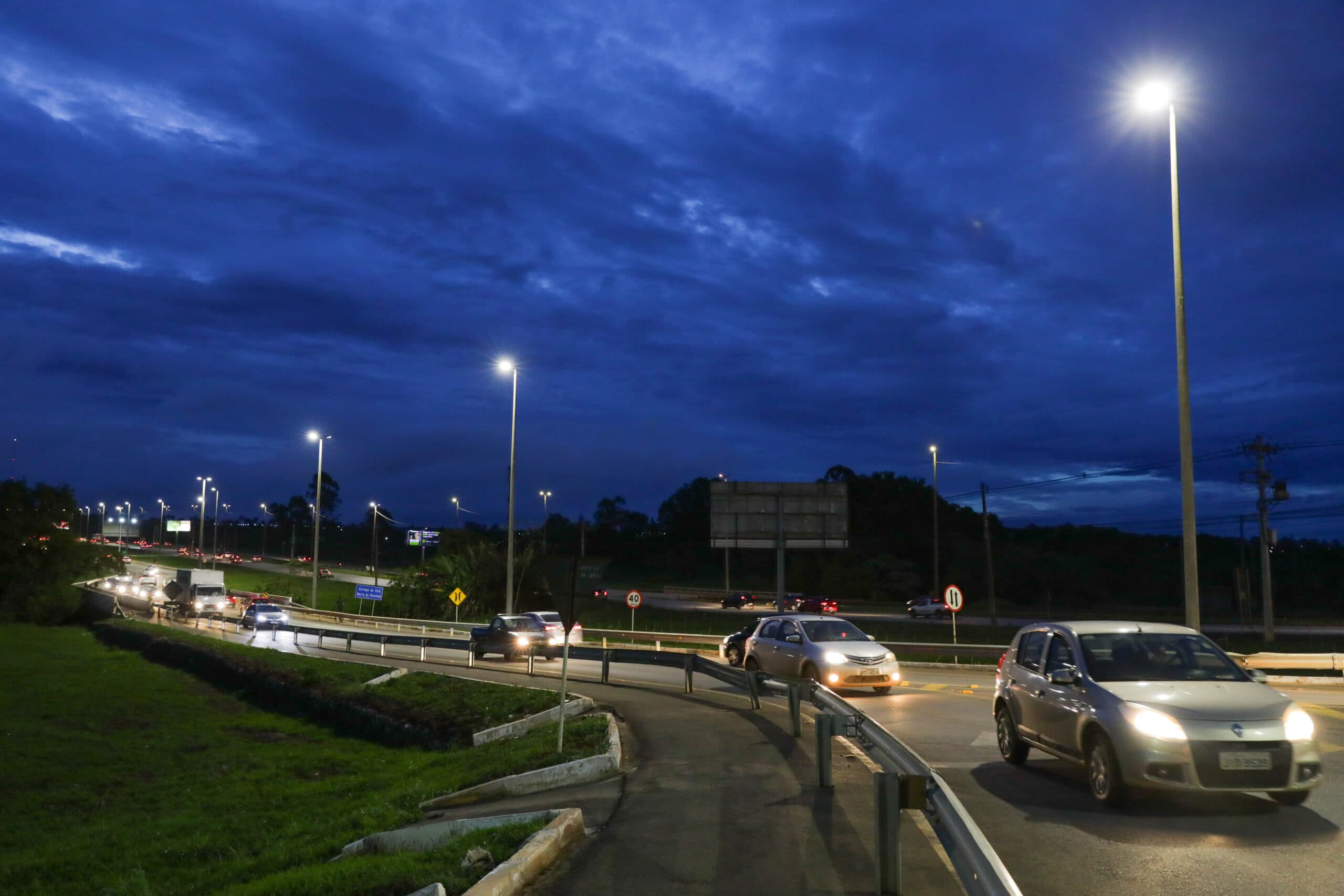 Nova iluminação aumenta segurança e conforto em Vicente Pires