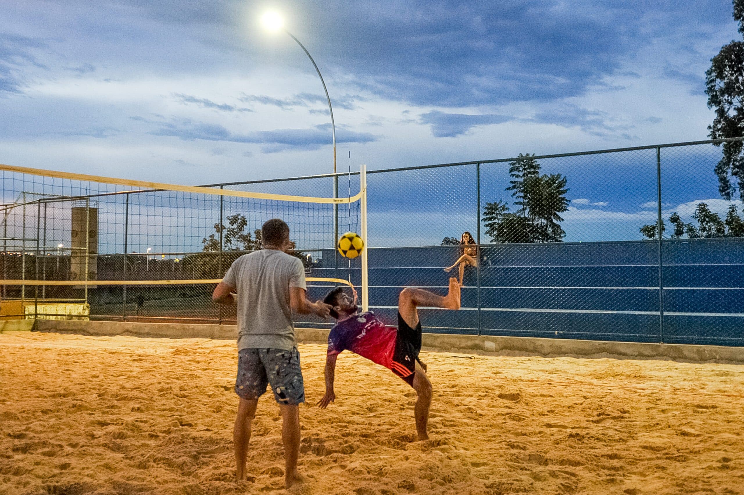 Quadra de areia muda rotina de moradores do Recanto das Emas