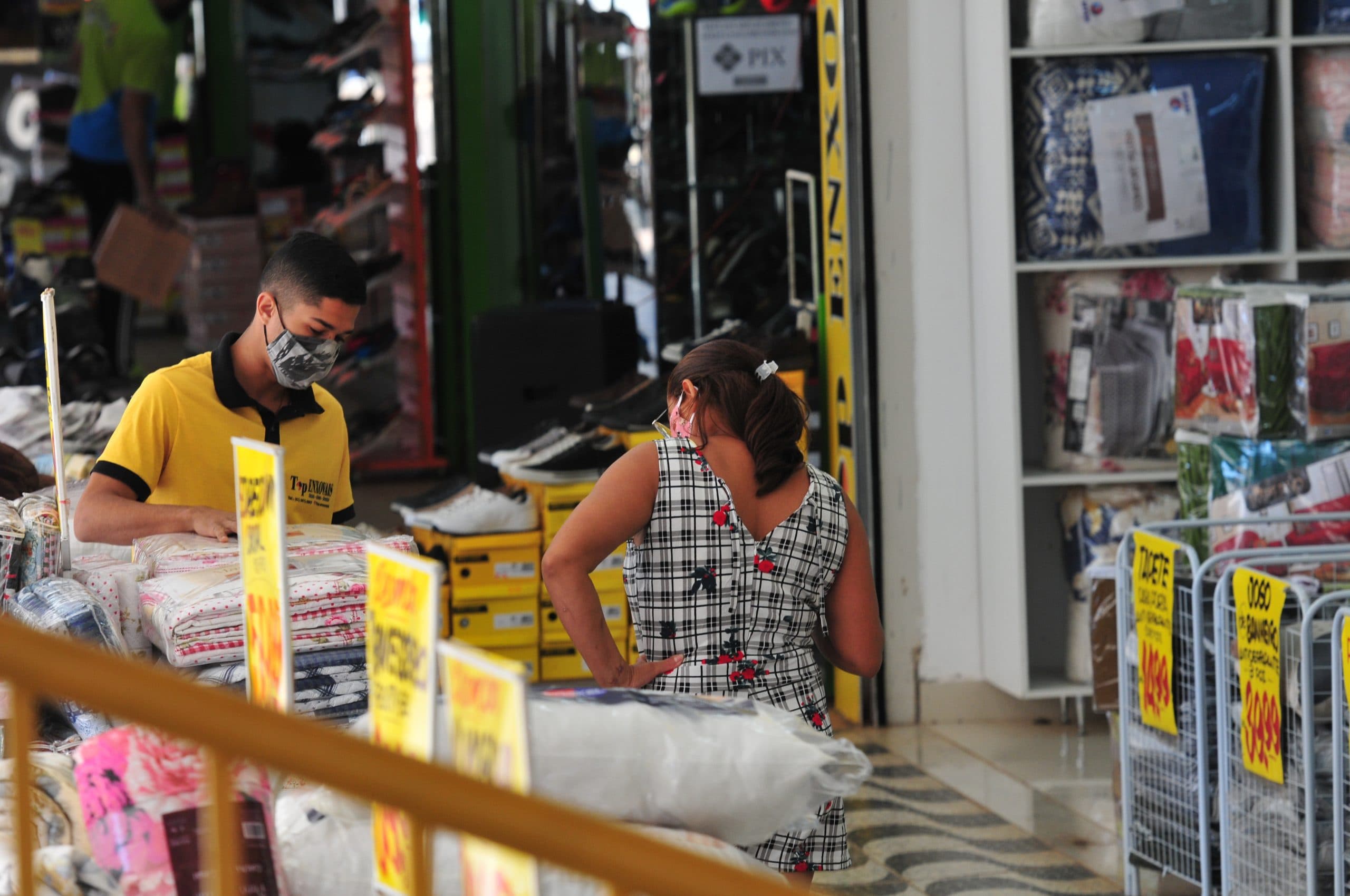 Vagas para vendedores estão em alta nas agências