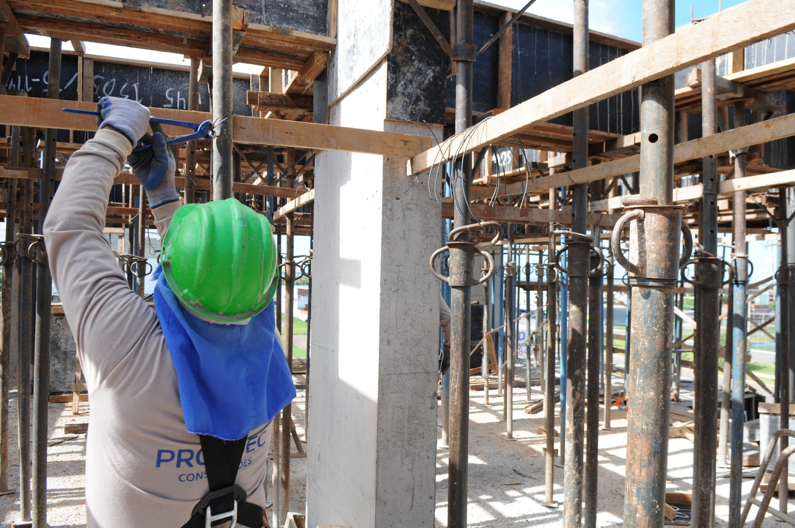 Construção civil oferece 52 vagas de emprego nesta quarta (12)