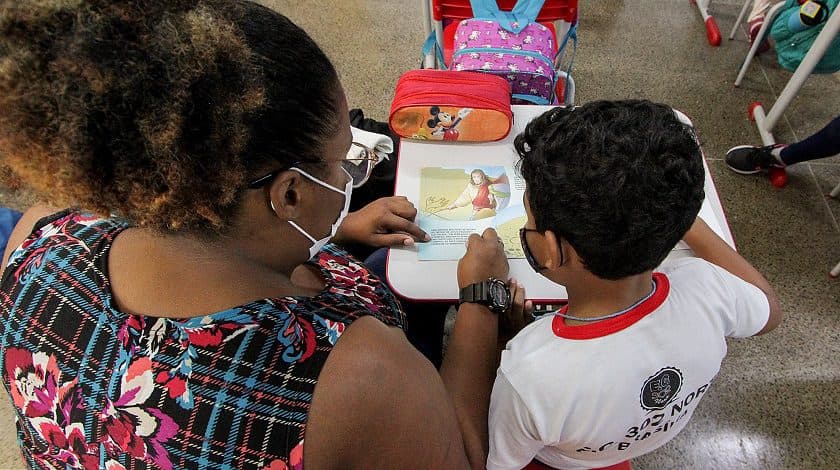 Escolas de todas as RAs terão mais educadores sociais voluntários
