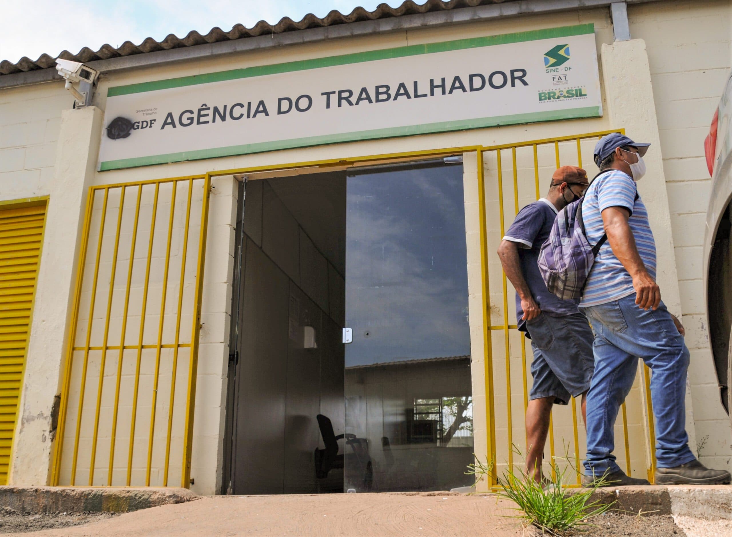 Agências do trabalhador têm 20 vagas abertas para cuidadores de idosos