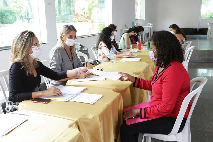 Técnicos em enfermagem temporários começaram a trabalhar nesta quarta (9)
