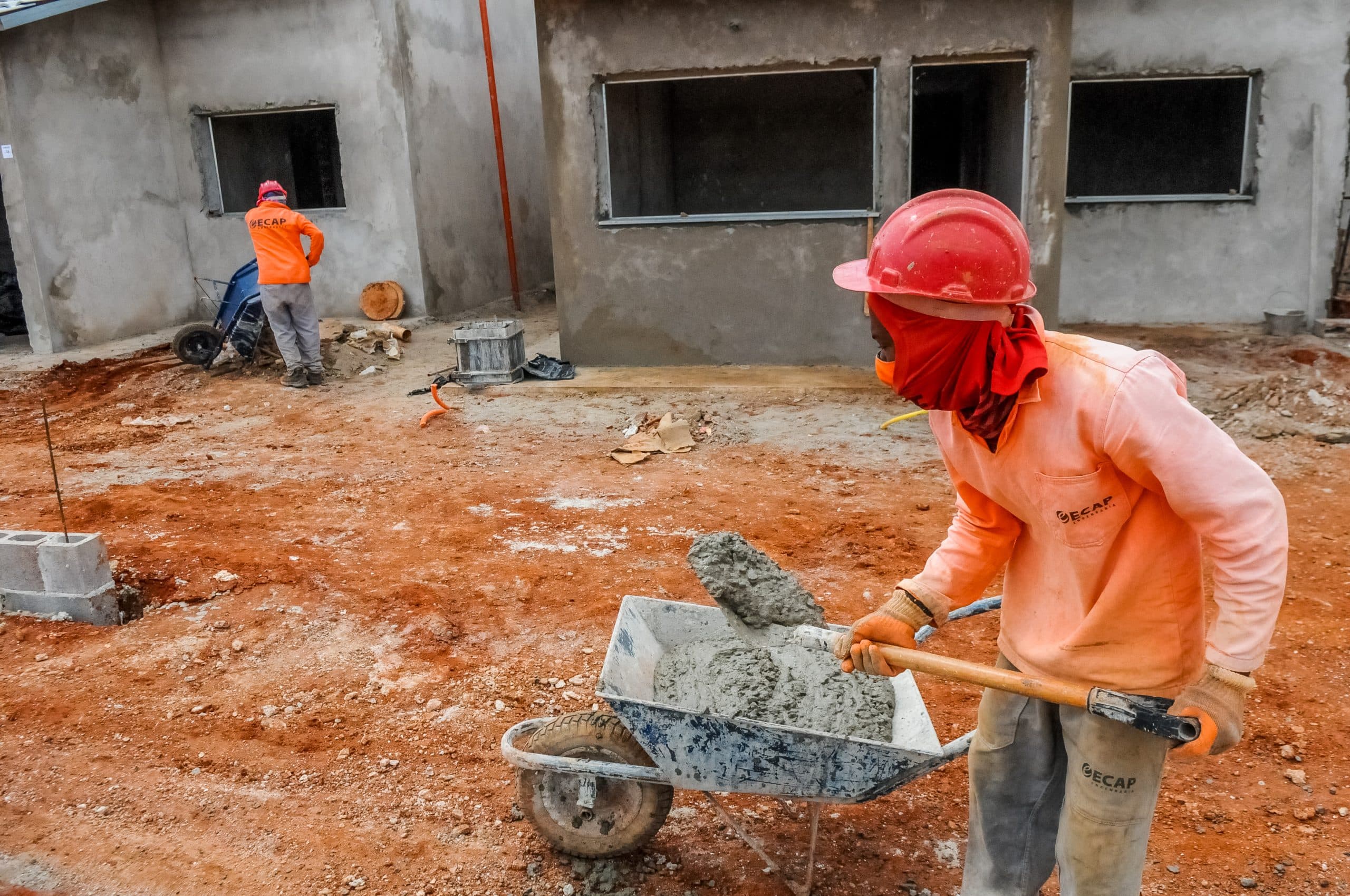 Pedreiro é profissional mais buscado em vagas de emprego nesta sexta