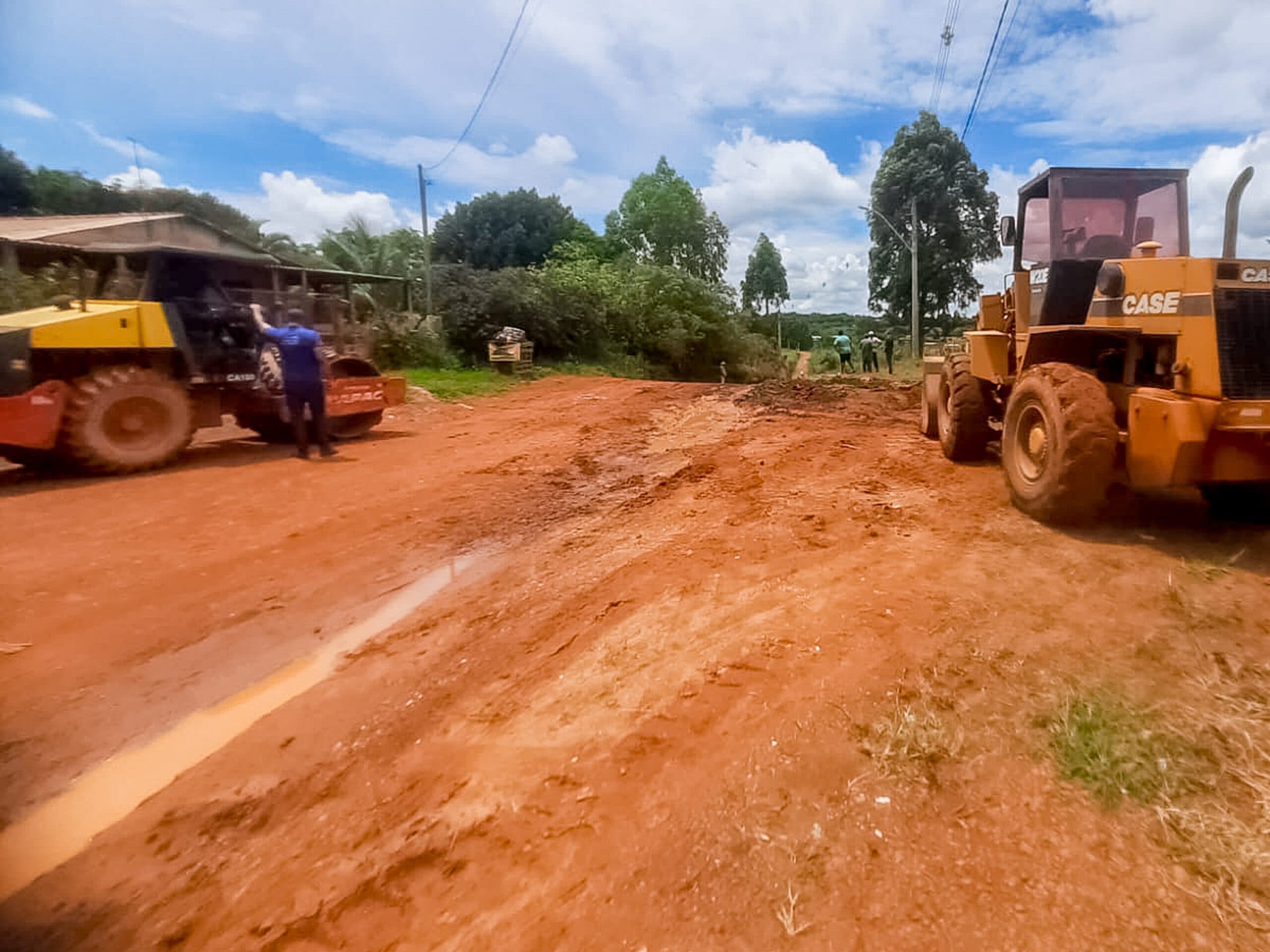 Estrada rural no Núcleo Rural Monjolo, no Recanto das Emas, é recuperada