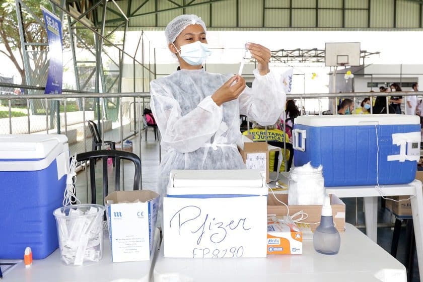 Aplicadas 300 doses contra covid-19 durante evento em Ceilândia