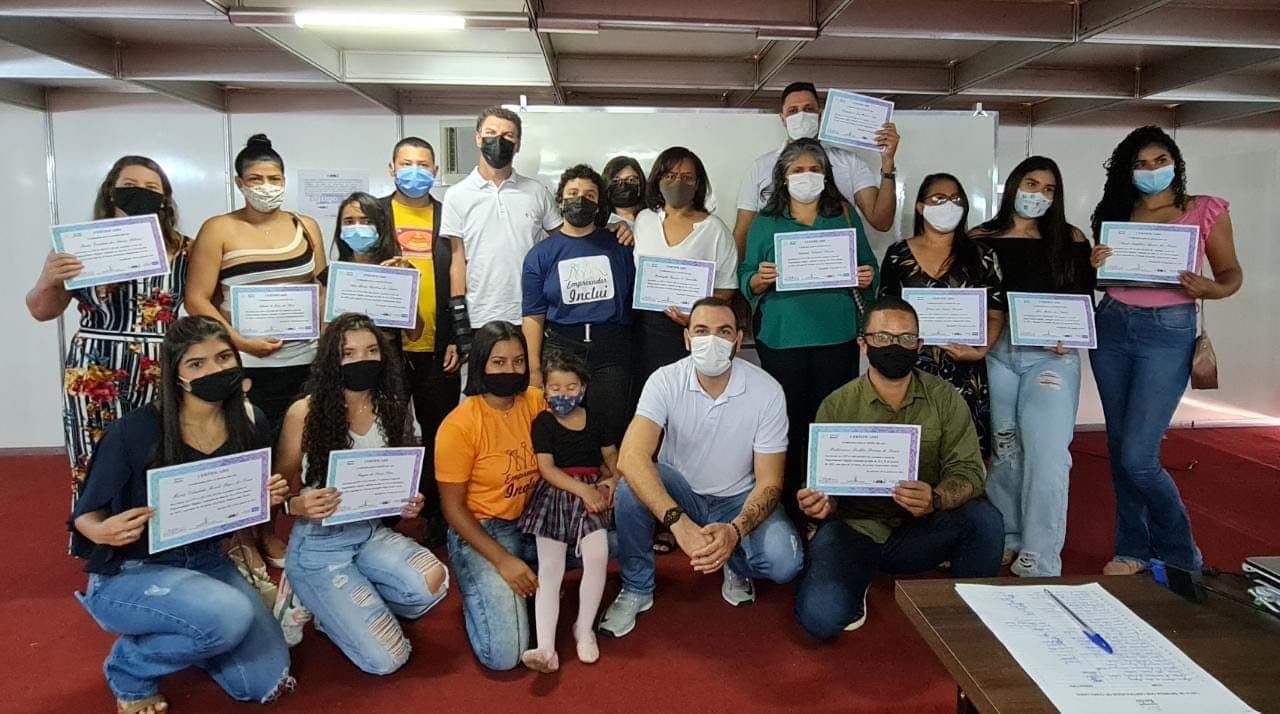 Moradores de Brazlândia recebem certificado em Empreendedorismo Digital