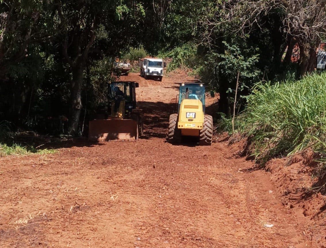 Desvio em construção na ponte sobre o Rio Melchior