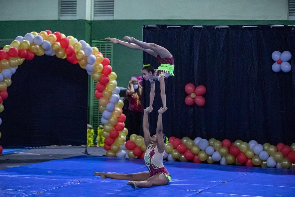 Dupla de ginastas acrobáticas do DF participa de Mundial